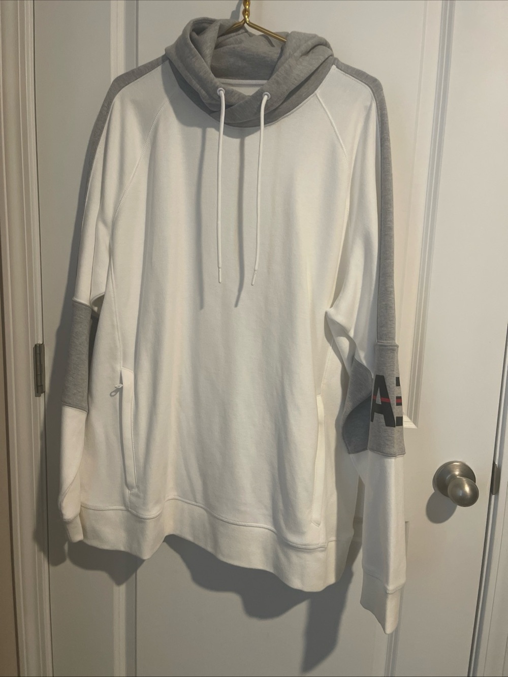 American Eagle Men's XXL White and Gray Pullover Hoodie Sweater - Casual Comfort